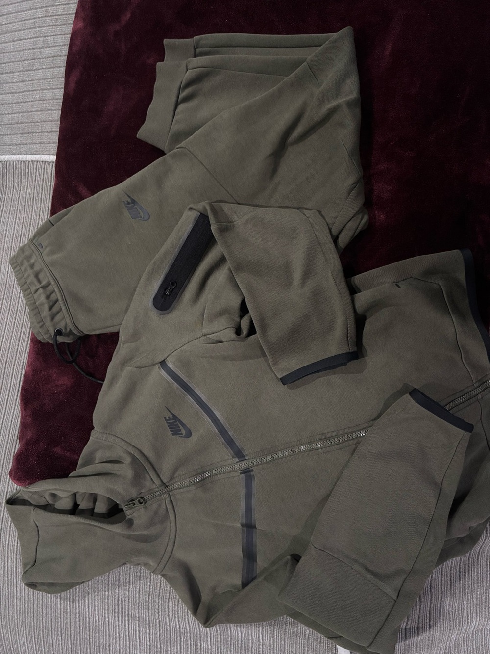 Nike Tech Fleece Olive Green Zipper Hoodie and Joggers Set